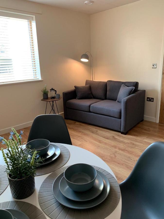 Three Bedroom Townhouse With Parking Telford Eksteriør billede